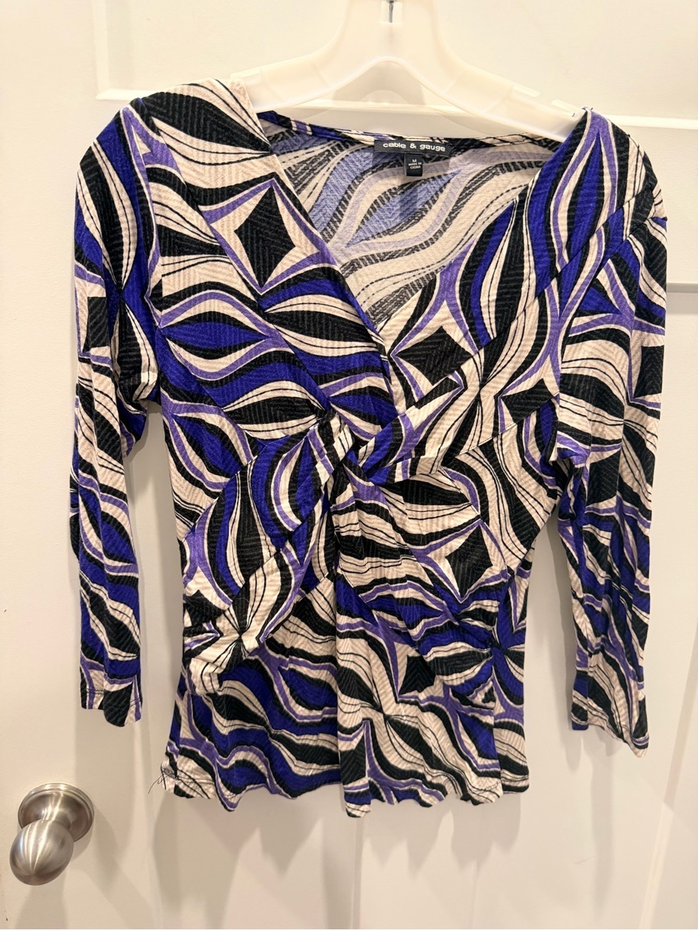 Cable & Gauge Faux Wrap Top Medium Purple Black Abstract Print Stretch Knit